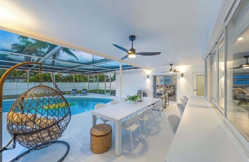 Hollywood Hills Villa | SUN VILLA Private Pool Home Near Hard Rock Stadium & Beach