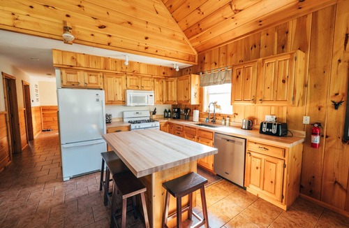 Sunday River Area Ski Chalet | Sunday River Chalet w/Hot Tub, Fire Pit & River Access Near Ski Lifts