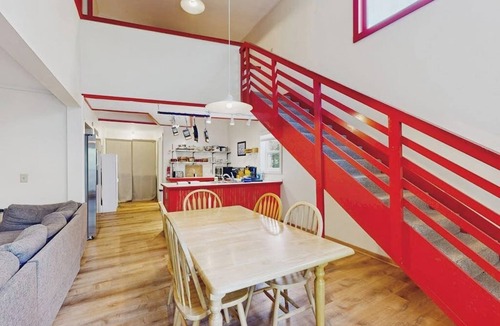 Bar Harbor House | Sunlit cottage next to Acadia - sparkling full kitchen - 1 mile to downtown