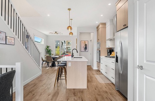 Evanston House | Sunlit Slate, 3BR+Bonus+XBOX+BBQ with Modern Design + Private Deck