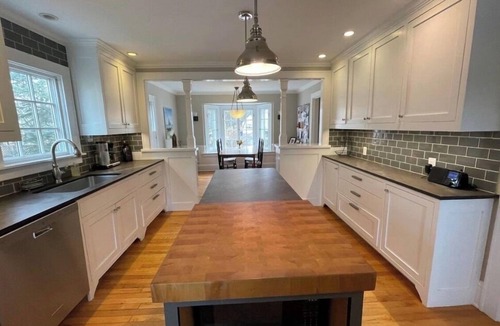 South End House | Sunny 3-bedroom house with AC in charming Burlington