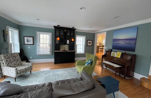 South End House | Sunny 3-bedroom house with AC in charming Burlington