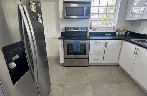 The Roads Apartment | Sunny Apt nestled in Little Havana/Brickell