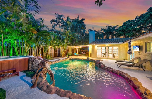 Lighthouse Point House | Sunny Florida Escape: Private Heated Pool, Hot Tub, Putting Green, Beach Nearby!