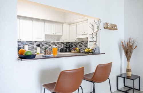 Sunny Isles Beach Apartment | Sunny Isles Condo · King Bed · Pool · Gym · Beach