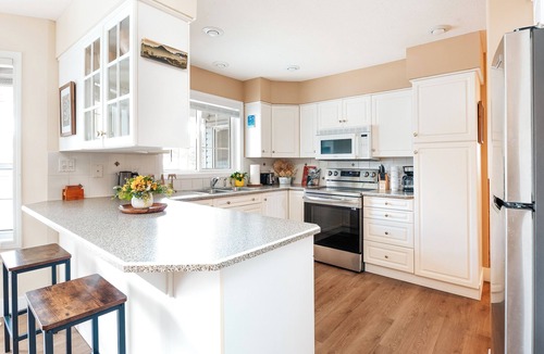 Christina Lake House | Sunny Shores Stay – Big Home Near Christina Lake