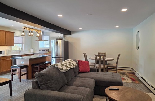 Malletts Bay Apartment | Sunnyside patio and pup 1-bedroom dog-friendly apartment with AC in Colchester.