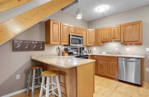 Sunday River Area Condo | Sunrise C-130/132 - 3-bdrm/2-bath slopeside condo!