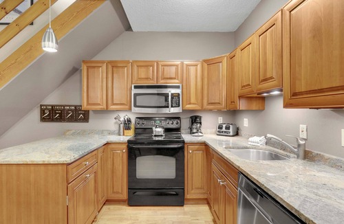 Sunday River Area Condo | Sunrise C-130/132 - 3-bdrm/2-bath slopeside condo!