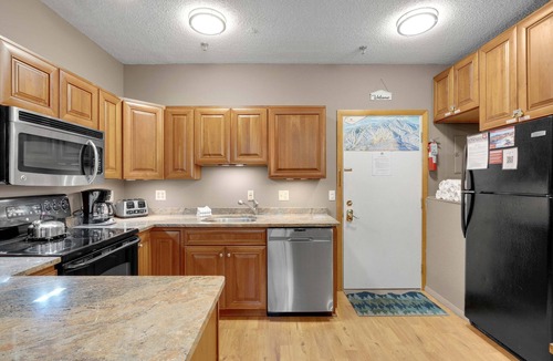 Sunday River Area Condo | Sunrise C-130/132 - 3-bdrm/2-bath slopeside condo!