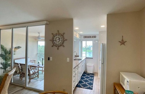 Jupiter Condo | Sunrise & Sunset views, Pool, 1/2 mile to beach!