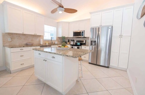 Fort Pierce Shores House | Sunrise Views & Beach Access - BBQ + Free Parking