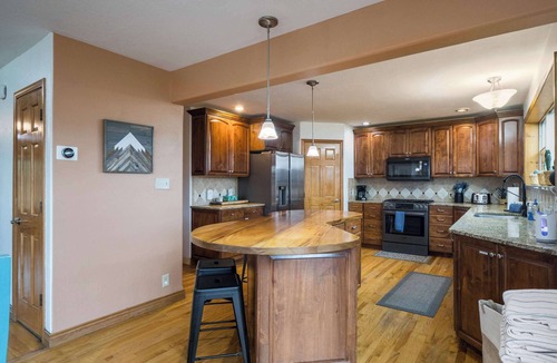 Angel Fire House | Sunrise Vista Villa - Mountain Views, Hot Tub