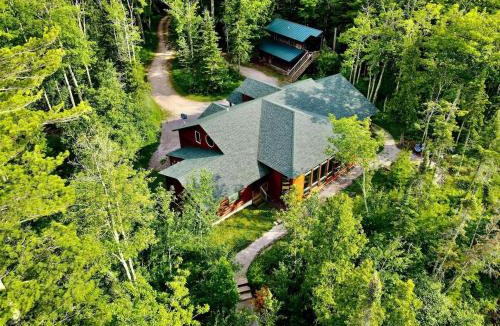 Almont House | Sunset Bay Lodge