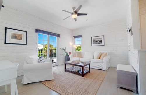 Palm Beach Condo | Sunset Executive Corner Suite - Renovated 1bd/1ba (+parking and balcony)