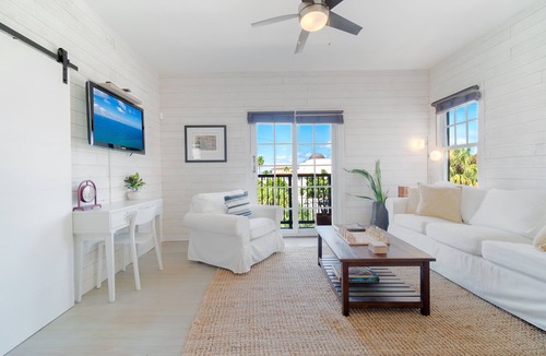 Palm Beach Condo | Sunset Executive Corner Suite - Renovated 1bd/1ba (+parking and balcony)