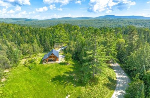 Stannard House | 'Sunset House' Greensboro Forest Escape & Fire Pit