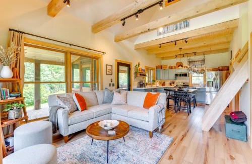 Stannard House | 'Sunset House' Greensboro Forest Escape & Fire Pit
