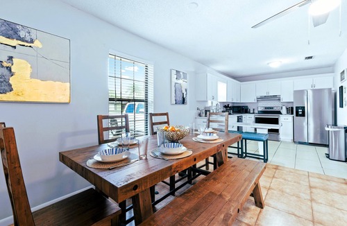 BallenIsles House | Sunset Oasis ☆ Relaxing Vacation Home with Jacuzzi ☆ Near Beaches