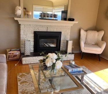 West Vancouver Villa | Sunset Ocean Retreat