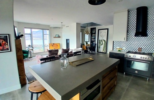 Central Okanagan Condo | Sunset Waterfront Resort, Crown Jewel of Kelowna. Panoramic Lake Views, floor 18