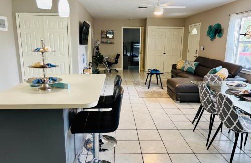 Cooper City House | Sunshine Acre 2B 2B King Master Suite, BIG Yard
