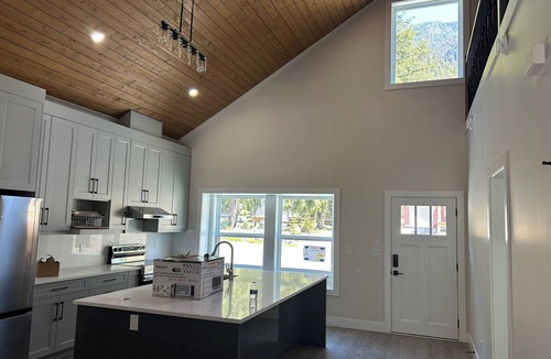 Sunshine Valley Cabin | Sunshine Valley getaway nr Manning Park.