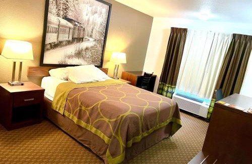 Hinton Hotel | Super 8 by Wyndham Hinton