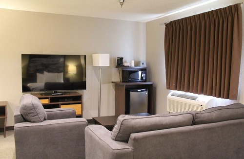 Kamloops Hotel | Super 8 by Wyndham Kamloops On The Hill
