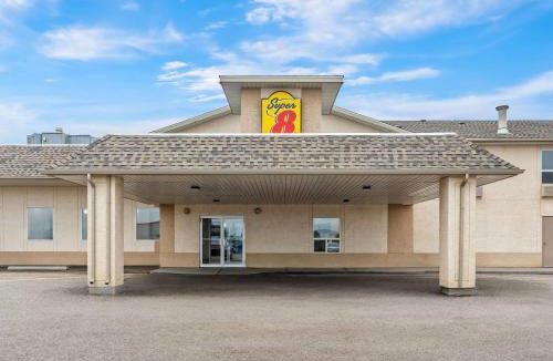 Meadow Lake Hotel | Super 8 by Wyndham Meadow Lake