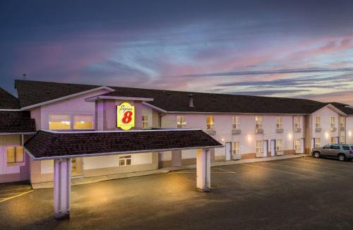 Meadow Lake Hotel | Super 8 by Wyndham Meadow Lake