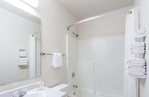 Moose Jaw Hotel | Super 8 by Wyndham Moose Jaw SK