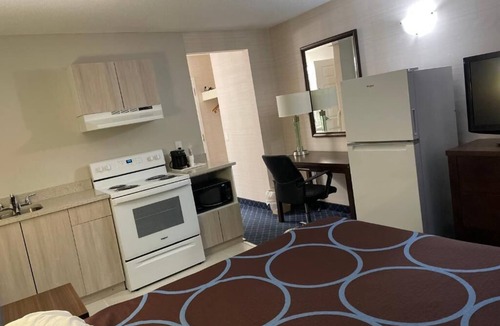Red Deer Hotel | Super 8 by Wyndham Red Deer