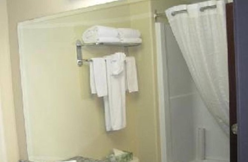 Saskatoon Downtown Hotel | Super 8 by Wyndham Saskatoon Near Downtown