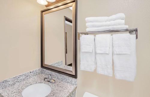 Seville Hotel | Super 8 by Wyndham Seville