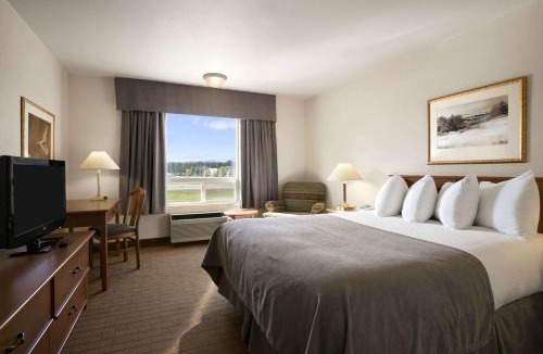 Slave Lake Hotel | Super 8 by Wyndham Slave Lake AB
