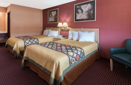Strongsville Hotel | Super 8 by Wyndham Strongsville/Cleveland