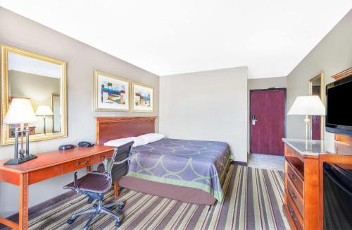 Tilton Hotel | Super 8 by Wyndham Tilton/Lake Winnipesaukee