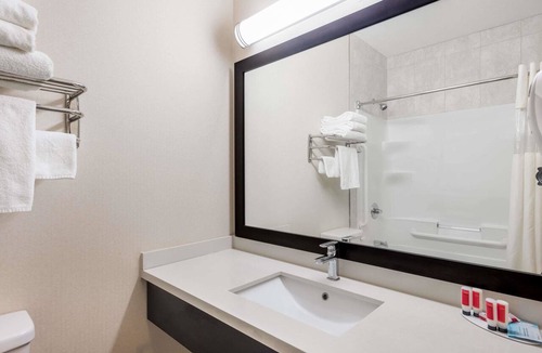 Watrous Hotel | Super 8 by Wyndham Watrous