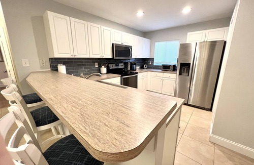 San Carlos Park House | Super Clean, Comfortable, & Centrally Located near RSW and FGCU
