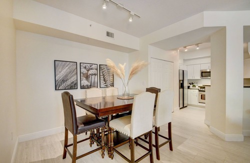 East Ocean Ave Condo | Superb condo located in a resort style complex
