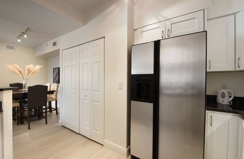 East Ocean Ave Condo | Superb condo located in a resort style complex