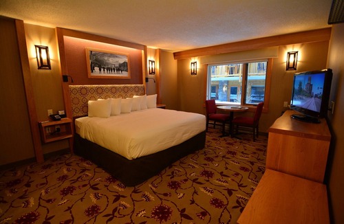 Banff Hotel | Superior King Room in Downtown Banff