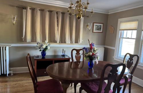 Almont Villa | Superior St Lakeview Villa