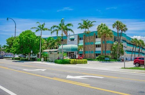 Lauderdale-by-the-Sea Apartment | Surf Rider Resort