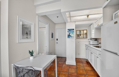 Palm Beach Apartment | Surfs Up Palm Beach Steps To Beach Heated Pool