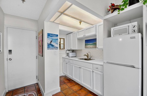 Palm Beach Apartment | Surfs Up Palm Beach Steps To Beach Heated Pool