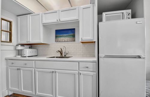 Palm Beach Apartment | Surfs Up Palm Beach Steps To Beach Heated Pool