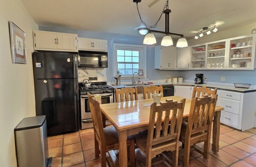Taos House | Sweet Adobe Convenient to Taos and Taos Ski Valley