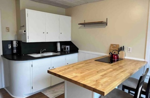 Old North End Apartment | Sweet n Petite: Downtown ChurchStreet Area-Parking